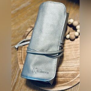 IT Cosmetics Metallic Silver Cosmetic   & Brush Travel Organizer NWOT